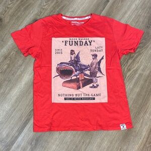 Moonwalker “Funday” Lazy Sunday Shark Graphic Tee red size XL Unisex